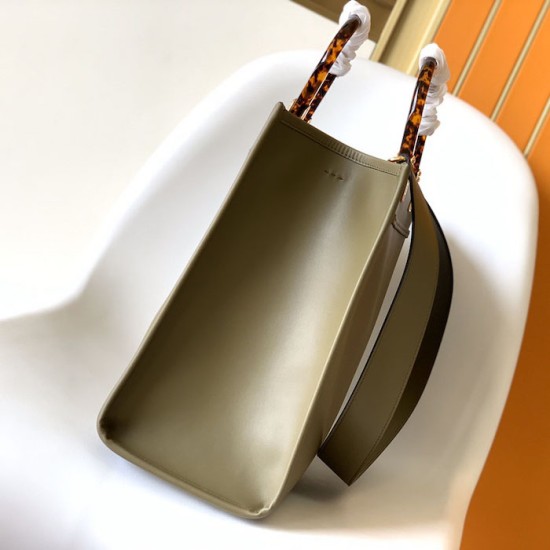 Fendi Sunshine Medium Dove Gray Leather Shopper Fendi Sunshine Medium Dove Gray Leather Shopper