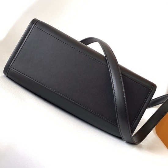 Fendi Sunshine Small Black Leather Shopper Fendi Sunshine Small Black Leather Shopper