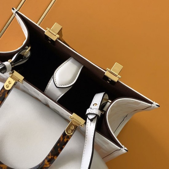 Fendi Sunshine Small White FF Zucca Leather Shopper Fendi Sunshine Small White FF Zucca Leather Shopper