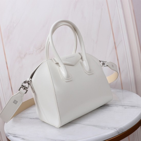 Givenchy Small Antigona bag in Box leather white Givenchy Small Antigona bag in Box leather white