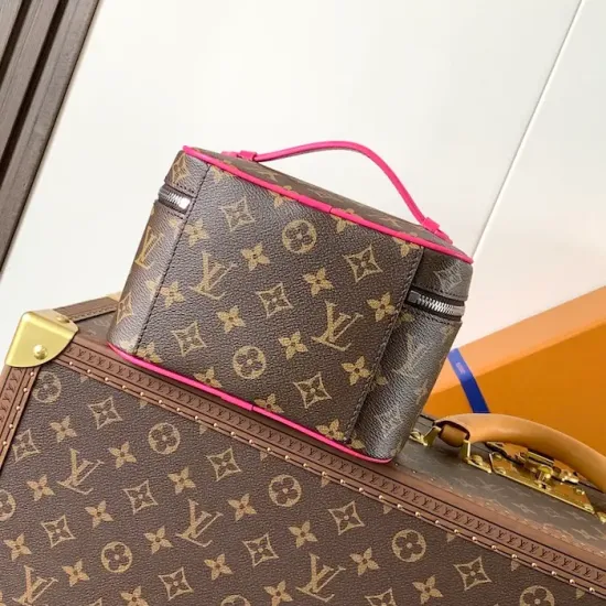 Front Display of LV Nice Mini vanity case Replica bag Replica Louis Vuitton Nice Mini front view with monogram pattern