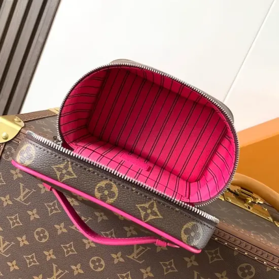 Front Display of LV Nice Mini vanity case Replica bag Replica Louis Vuitton Nice Mini front view with monogram pattern
