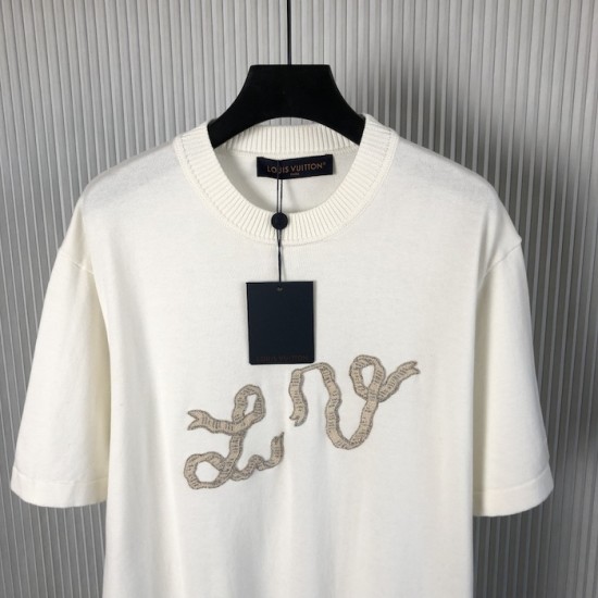 Louis Vuitton Embellished Short-Sleeved Cotton Crewneck 1AGJTZ Louis Vuitton Embellished Short-Sleeved Cotton Crewneck 1AGJTZ