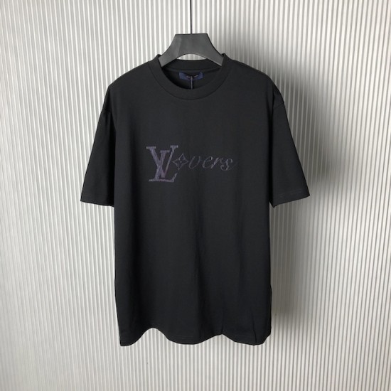 Louis Vuitton Iridescent LV Vers T-Shirt 1AGTSF Louis Vuitton Iridescent LV Vers T-Shirt 1AGTSF