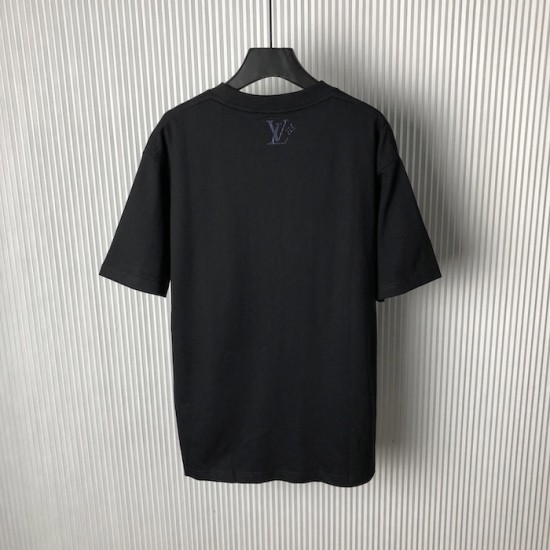 Louis Vuitton Iridescent LV Vers T-Shirt 1AGTSF Louis Vuitton Iridescent LV Vers T-Shirt 1AGTSF