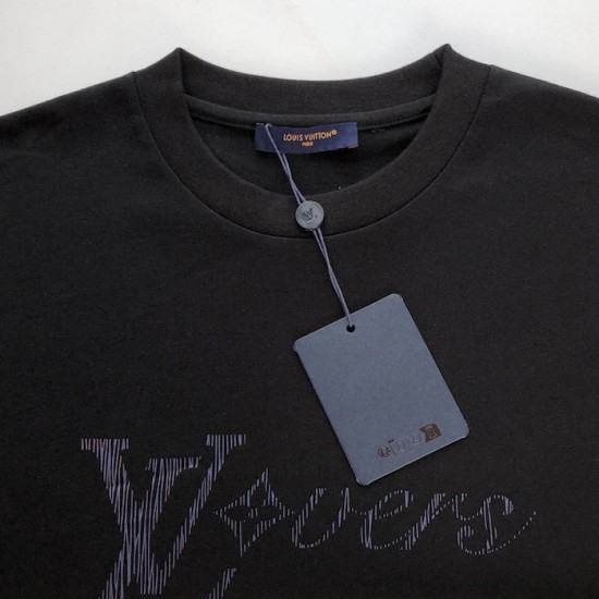 Louis Vuitton Iridescent LV Vers T-Shirt 1AGTSF Louis Vuitton Iridescent LV Vers T-Shirt 1AGTSF