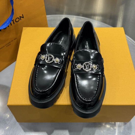 Louis Vuitton Women District Flat Loafer 1AGXI3 Louis Vuitton Women District Flat Loafer 1AGXI3