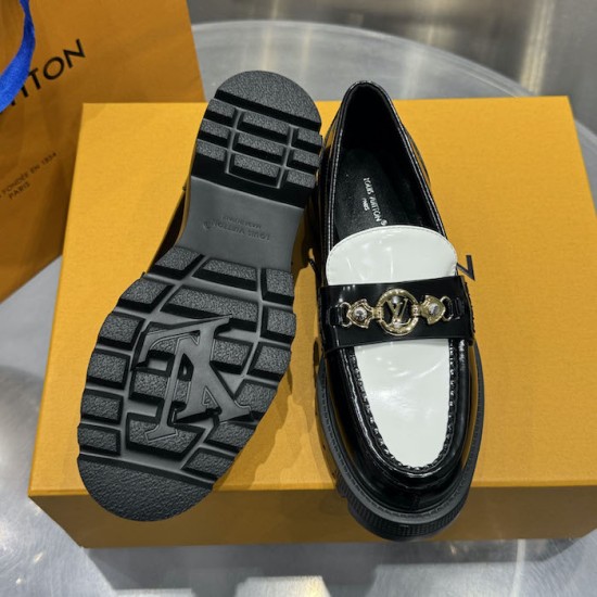Louis Vuitton Women District Flat Loafer 1AGXIZ Louis Vuitton Women District Flat Loafer 1AGXIZ
