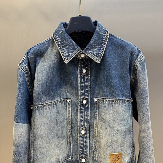Louis Vuitton Sunfaded Effect Denim Long-Sleeved Shirt 1AHCI6 Louis Vuitton Sunfaded Effect Denim Long-Sleeved Shirt 1AHCI6