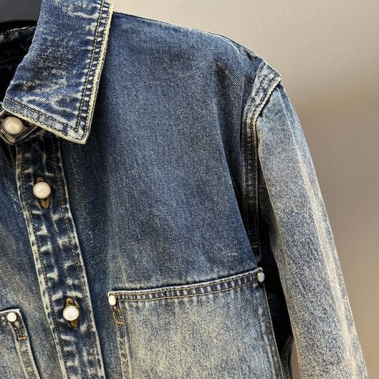 Louis Vuitton Sunfaded Effect Denim Long-Sleeved Shirt 1AHCI6 Louis Vuitton Sunfaded Effect Denim Long-Sleeved Shirt 1AHCI6