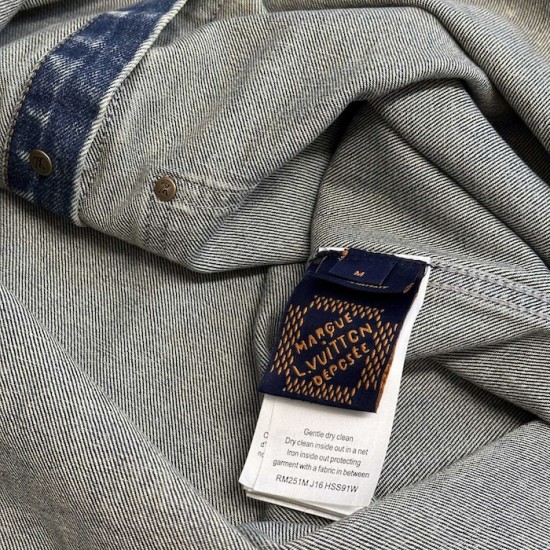 Louis Vuitton Sunfaded Effect Denim Long-Sleeved Shirt 1AHCI6 Louis Vuitton Sunfaded Effect Denim Long-Sleeved Shirt 1AHCI6