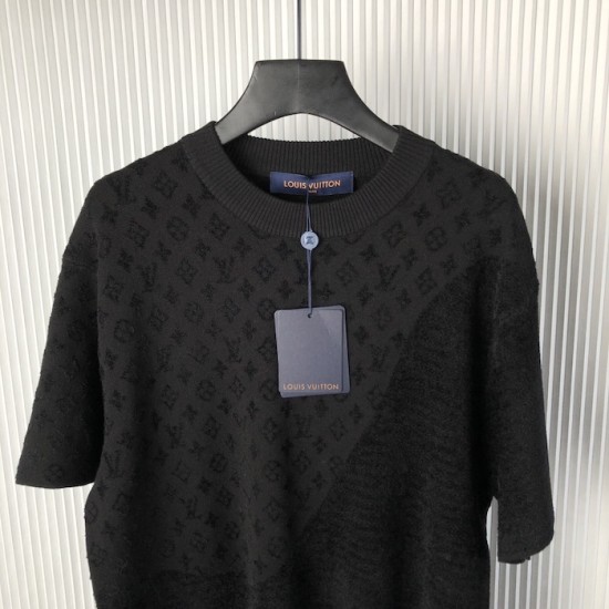 Louis Vuitton Graphic Jacquard Short-Sleeved Crewneck 1AHCMU Louis Vuitton Graphic Jacquard Short-Sleeved Crewneck 1AHCMU