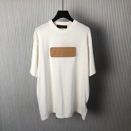 Louis Vuitton VVN Patch Short-Sleeved Cotton Crewneck 1AHCWB Louis Vuitton VVN Patch Short-Sleeved Cotton Crewneck 1AHCWB