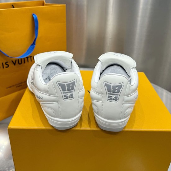 LV Footprint Soccer Sneaker 1AHDO8 LV Footprint Soccer Sneaker 1AHDO8