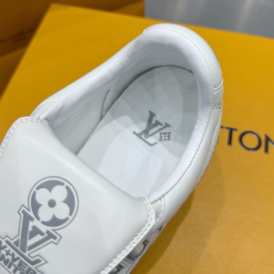 LV Footprint Soccer Sneaker 1AHDO8 LV Footprint Soccer Sneaker 1AHDO8