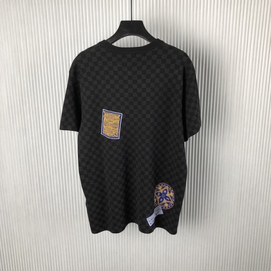 Luxury Louis Vuitton Replica Crewneck T-Shirt – Classic Damier Pattern Replica Louis Vuitton Damier Short-Sleeved Crewneck T-Shirt with Signature Damier Design