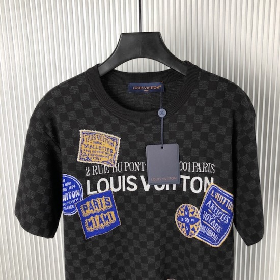 Luxury Louis Vuitton Replica Crewneck T-Shirt – Classic Damier Pattern Replica Louis Vuitton Damier Short-Sleeved Crewneck T-Shirt with Signature Damier Design
