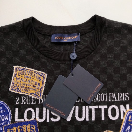 Luxury Louis Vuitton Replica Crewneck T-Shirt – Classic Damier Pattern Replica Louis Vuitton Damier Short-Sleeved Crewneck T-Shirt with Signature Damier Design