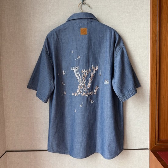 Replica Louis Vuitton Embroidered Chambray Short-Sleeved Shirt Replica Louis Vuitton Embroidered Chambray Short-Sleeved Shirt front view - 2025 luxury summer collection