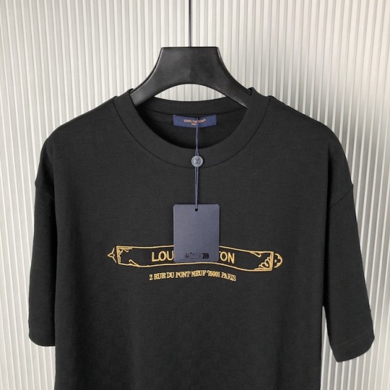 Luxury Louis Vuitton Replica Crewneck T-Shirt – Classic Damier Pattern Replica Louis Vuitton Embellished Damier Pique T-Shirt with Signature Damier Design