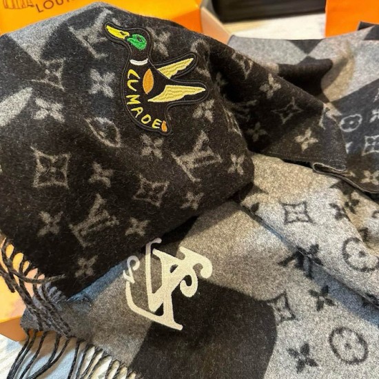 Louis Vuitton muffler NIGO collaboration Escharpe Damier giant wave monogram cashmere Louis Vuitton muffler NIGO collaboration Escharpe Damier giant wave monogram cashmere