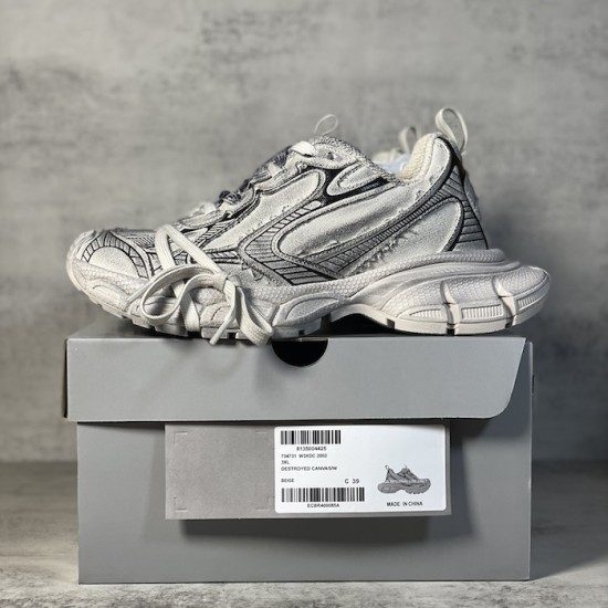 Balenciaga 3XL Sneaker in Beige Balenciaga 3XL Sneaker in Beige
