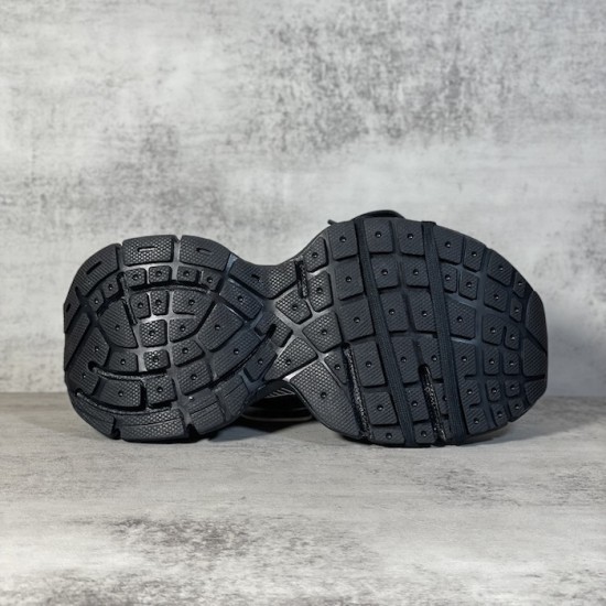Balenciaga 3XL Sneaker in Black / White Balenciaga 3XL Sneaker in Black / White