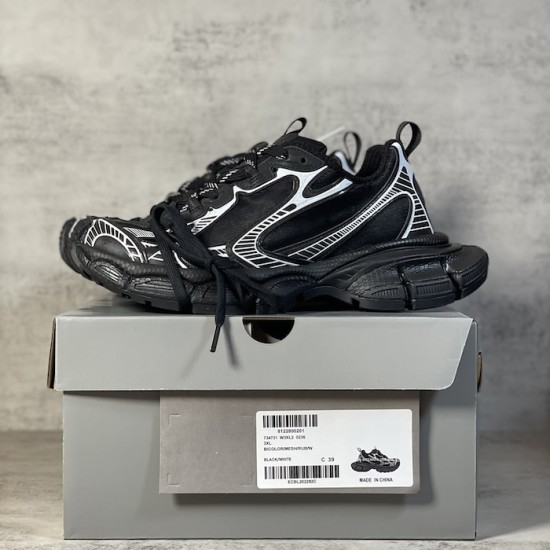 Balenciaga 3XL Sneaker in Black / White Balenciaga 3XL Sneaker in Black / White
