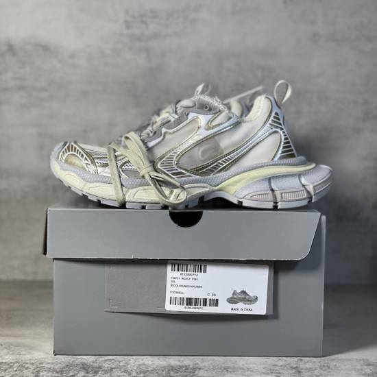 Balenciaga 3XL Sneaker in Eggshell Balenciaga 3XL Sneaker in Eggshell