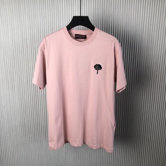 Luxury Replica Gucci Embroidered Cotton T-Shirt Front View Replica Gucci pink cotton jersey T-shirt with red/green embroidery design