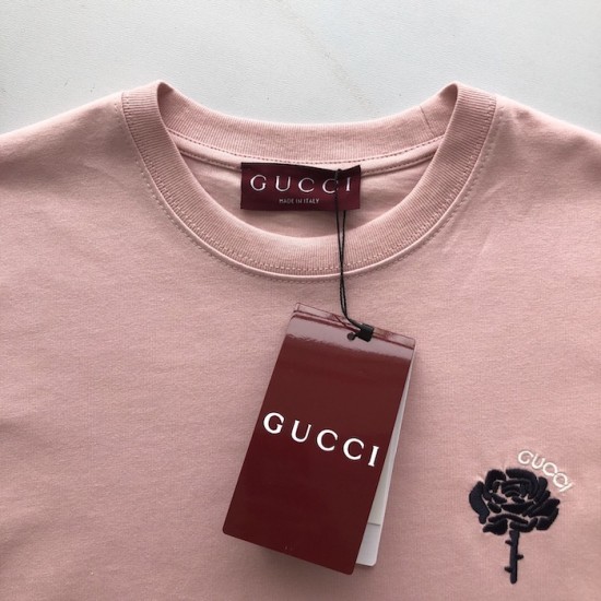 Luxury Replica Gucci Embroidered Cotton T-Shirt Front View Replica Gucci pink cotton jersey T-shirt with red/green embroidery design