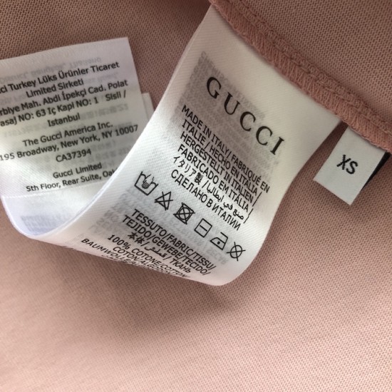 Luxury Replica Gucci Embroidered Cotton T-Shirt Front View Replica Gucci pink cotton jersey T-shirt with red/green embroidery design