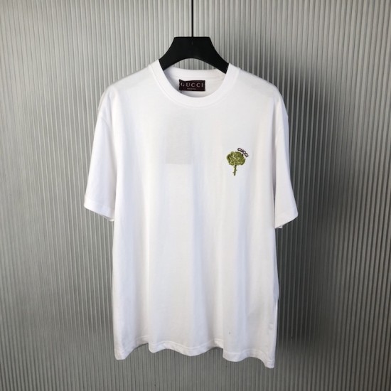 Luxury Replica Gucci Embroidered Cotton T-Shirt Front View Replica Gucci white cotton jersey T-shirt with red/green embroidery design