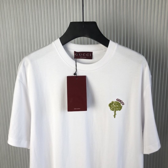 Luxury Replica Gucci Embroidered Cotton T-Shirt Front View Replica Gucci white cotton jersey T-shirt with red/green embroidery design