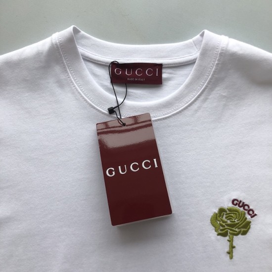 Luxury Replica Gucci Embroidered Cotton T-Shirt Front View Replica Gucci white cotton jersey T-shirt with red/green embroidery design