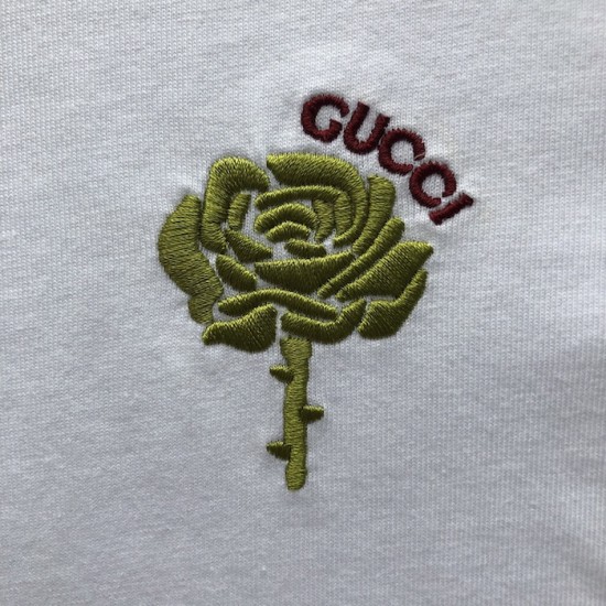 Luxury Replica Gucci Embroidered Cotton T-Shirt Front View Replica Gucci white cotton jersey T-shirt with red/green embroidery design