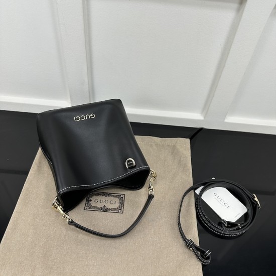 Gucci GG Emblem mini bucket bag 815118 Gucci GG Emblem mini bucket bag 815118