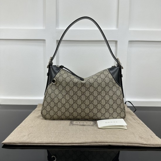 Gucci GG Emblem medium shoulder bag black 815216 Gucci GG Emblem medium shoulder bag black 815216