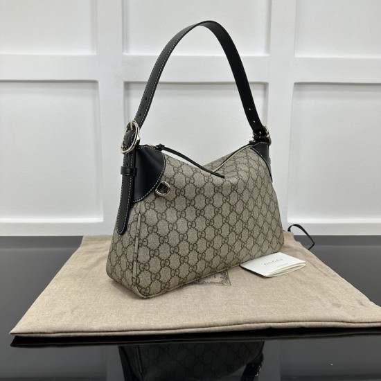Gucci GG Emblem medium shoulder bag black 815216 Gucci GG Emblem medium shoulder bag black 815216
