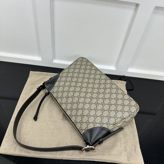 Gucci GG Emblem medium shoulder bag black 815216 Gucci GG Emblem medium shoulder bag black 815216