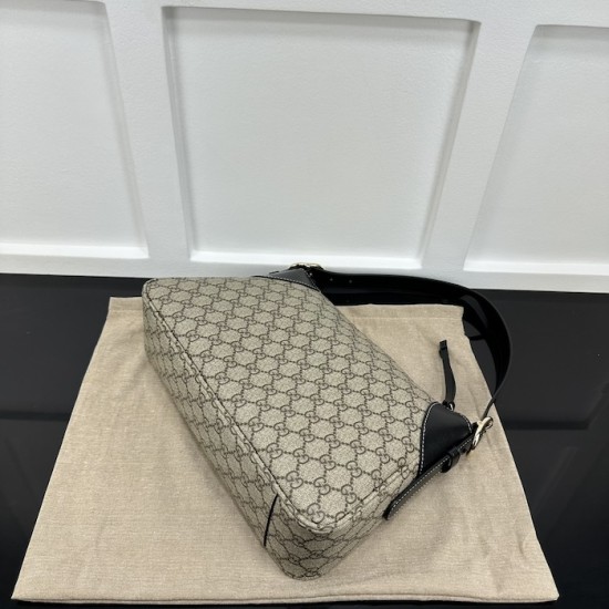 Gucci GG Emblem medium shoulder bag black 815216 Gucci GG Emblem medium shoulder bag black 815216