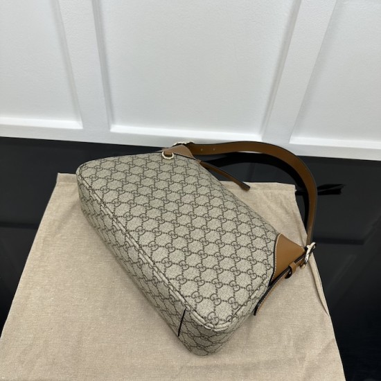 Gucci GG Emblem medium shoulder bag brown 815216 Gucci GG Emblem medium shoulder bag brown 815216