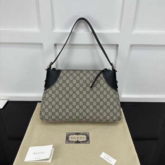 Gucci GG Emblem large shoulder bag black 815217 Gucci GG Emblem large shoulder bag black 815217