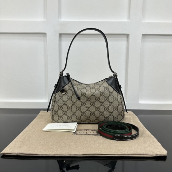 Gucci GG Emblem small shoulder bag black 815218 Gucci GG Emblem small shoulder bag black 815218