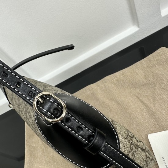 Gucci GG Emblem small shoulder bag black 815218 Gucci GG Emblem small shoulder bag black 815218