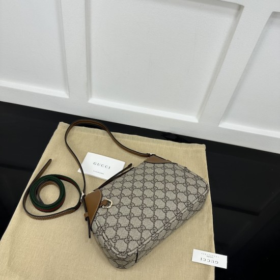 Gucci GG Emblem small shoulder bag brown 815218 Gucci GG Emblem small shoulder bag brown 815218