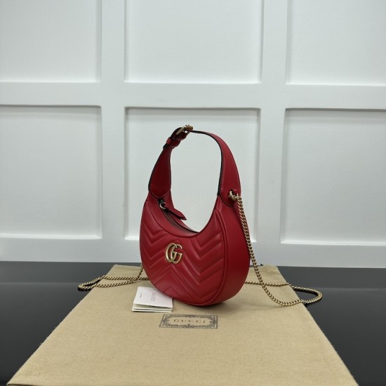 Gucci GG Marmont mini shoulder bag red 699514 Gucci GG Marmont mini shoulder bag red 699514