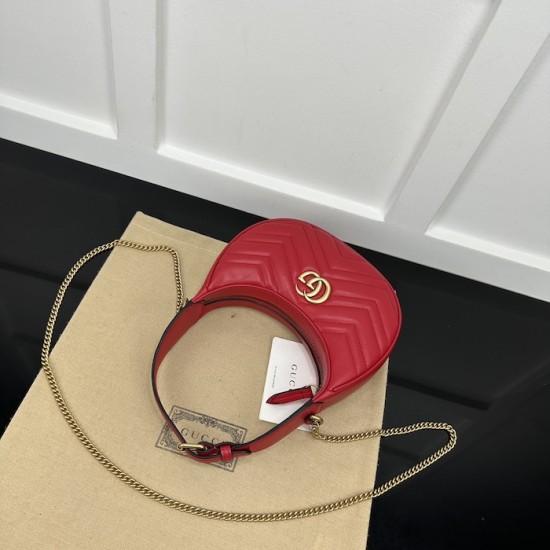Gucci GG Marmont mini shoulder bag red 699514 Gucci GG Marmont mini shoulder bag red 699514