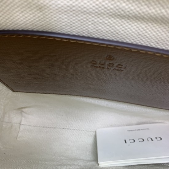 Gucci GG Supreme small messenger bag ‎681021