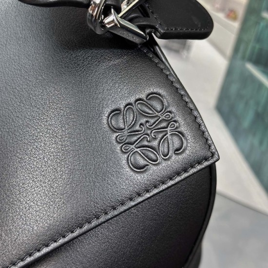 Loewe Puzzle bag in classic calfskin Black Loewe Puzzle bag in classic calfskin Black